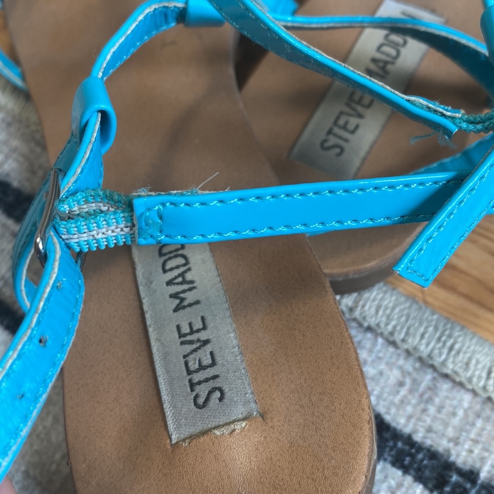 Size 7 Steve Madden Sky Blue Sandal - Picture 4 of 4